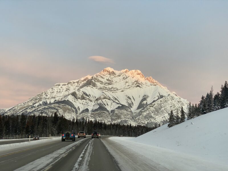The road to Lake Louise, Canada. Image © PlanetSKI